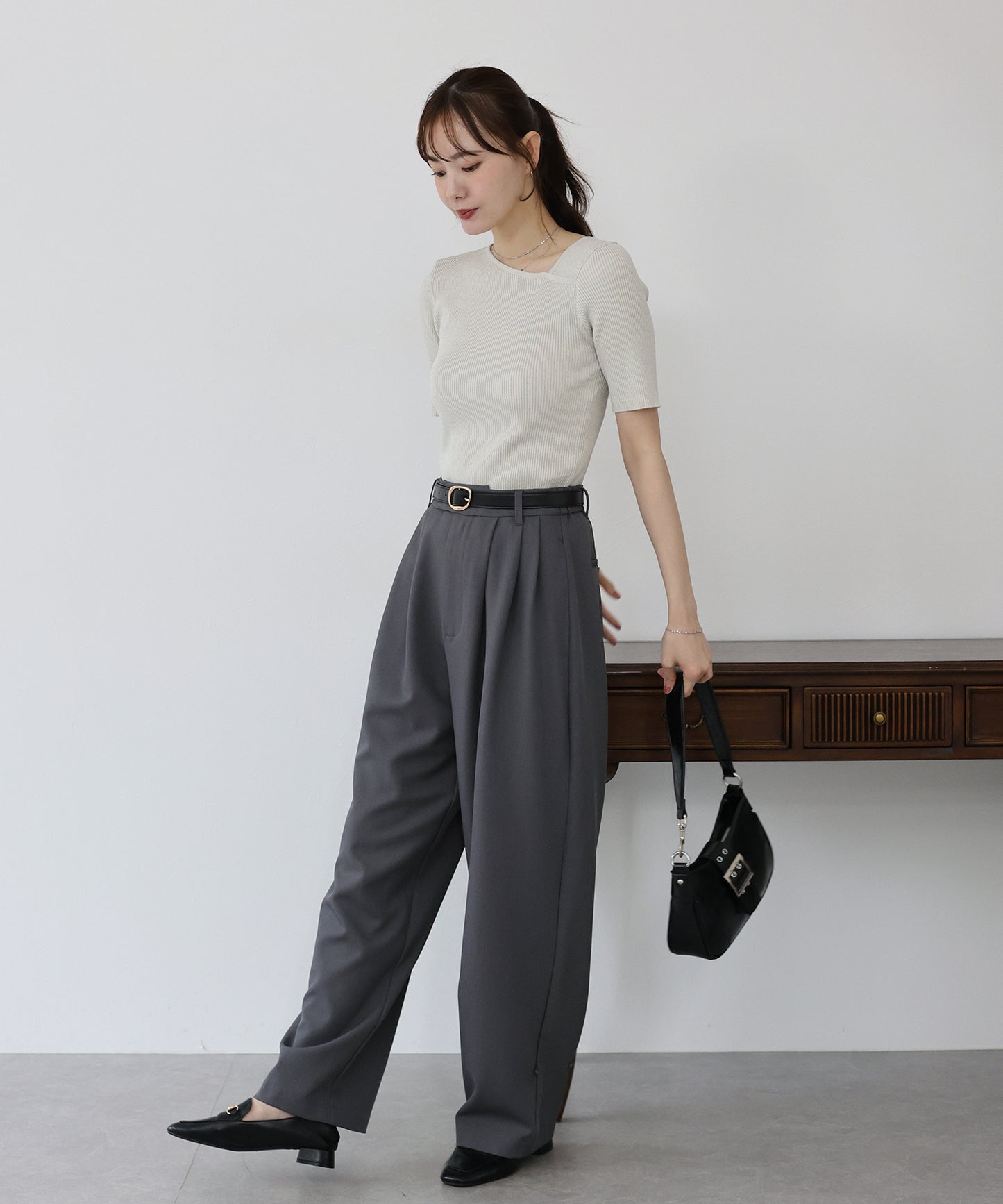 【SALE】アシメネックリブニット