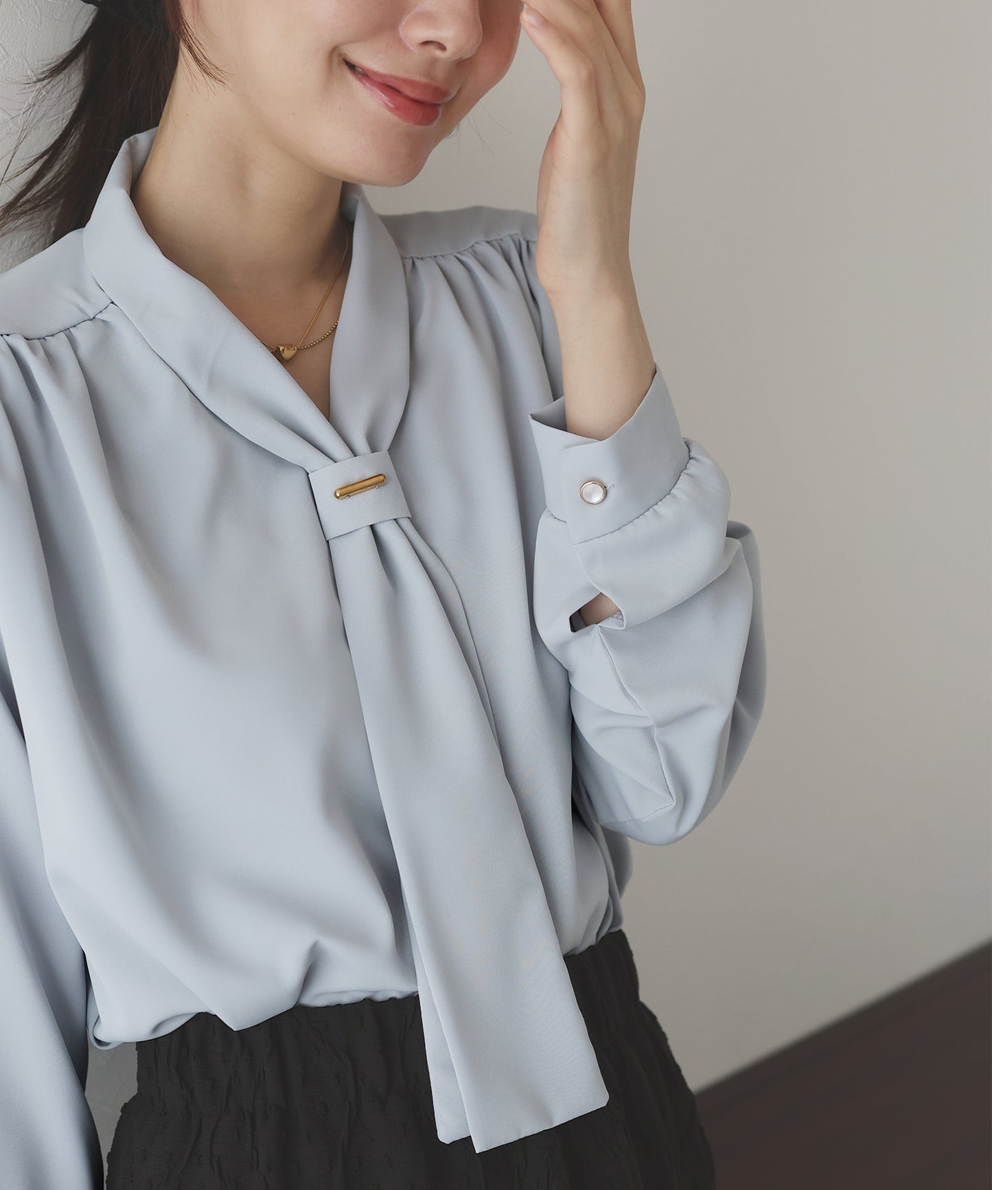 【早割5%OFF】メタルバー付きボウタイブラウス【ネコポス】