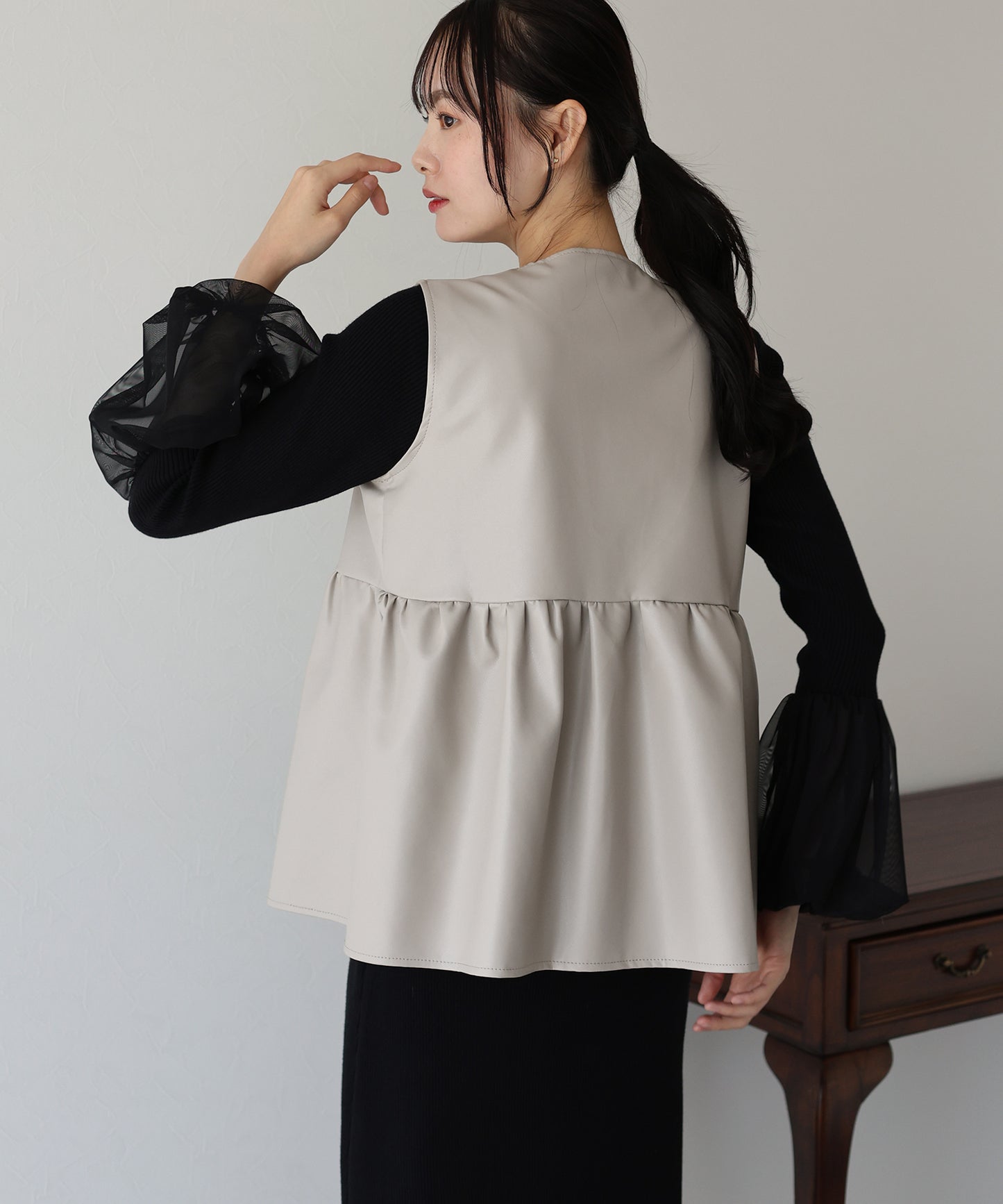 【TIME SALE】フェイクレザーペプラムベスト