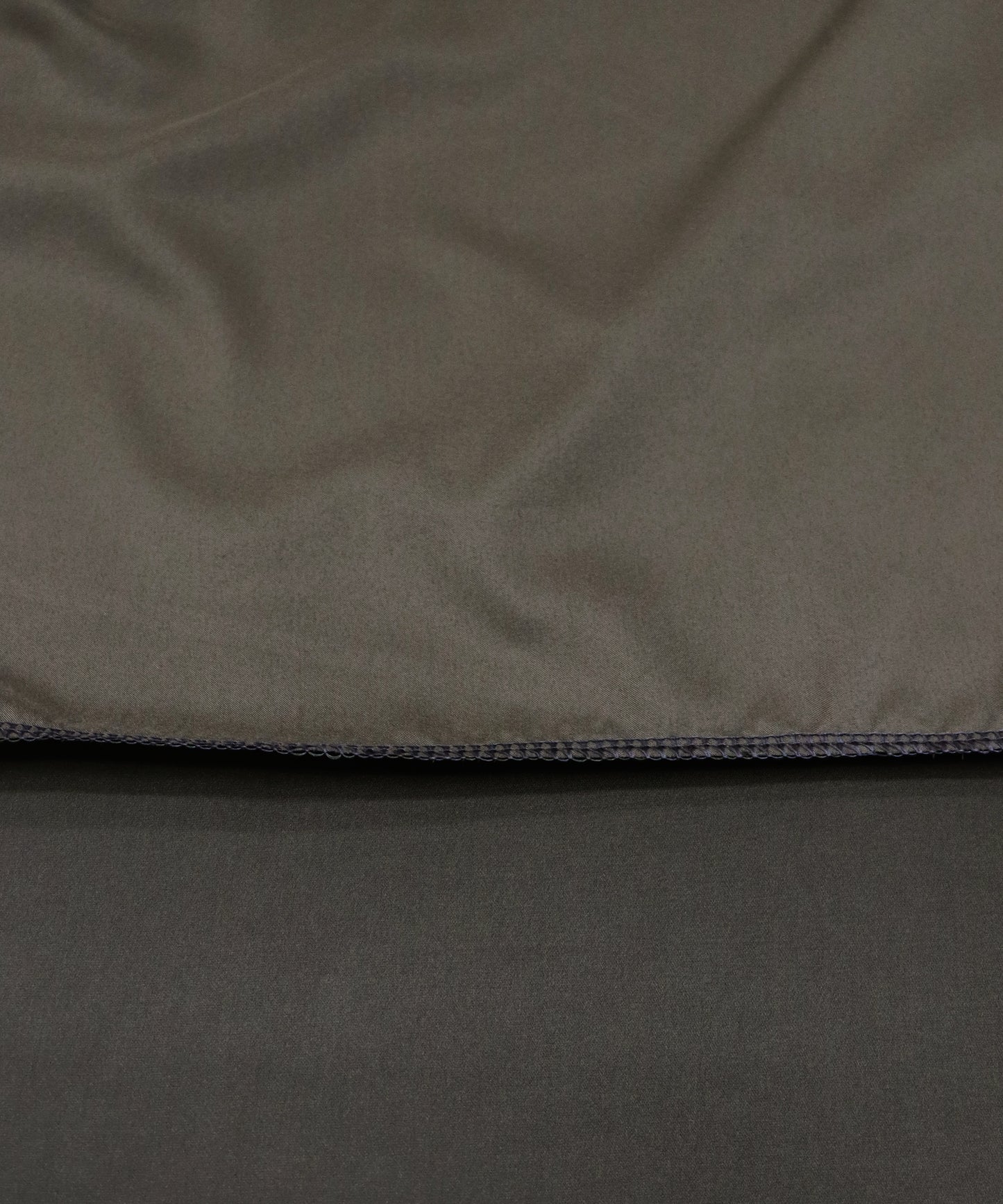 길이를 선택할 수 있는 머메이드 새틴 롱 스커트