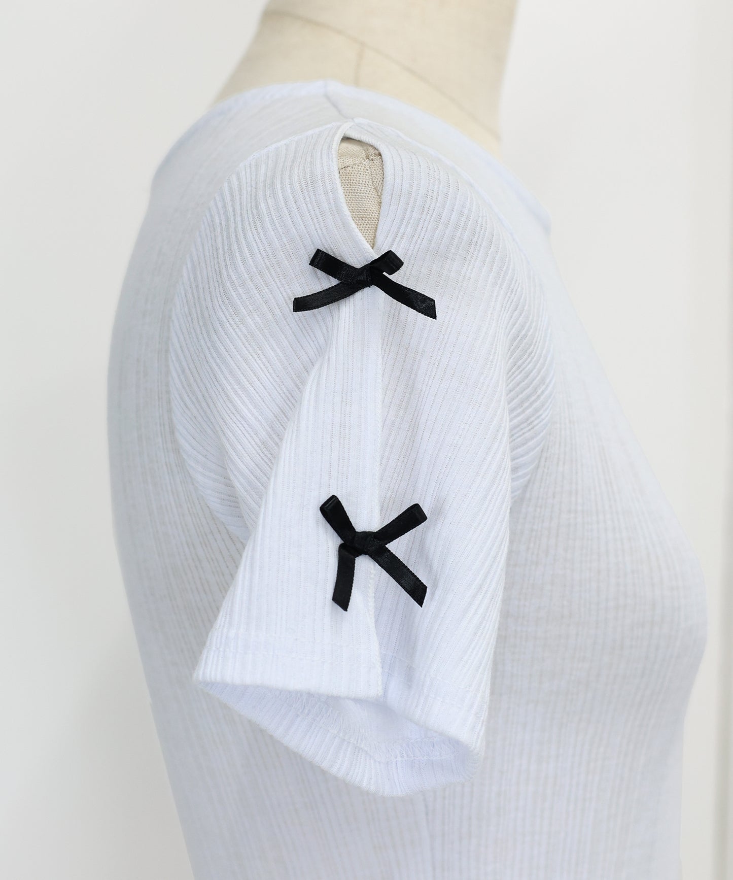 【SALE】袖リボンクロップドリブトップス【ネコポス】