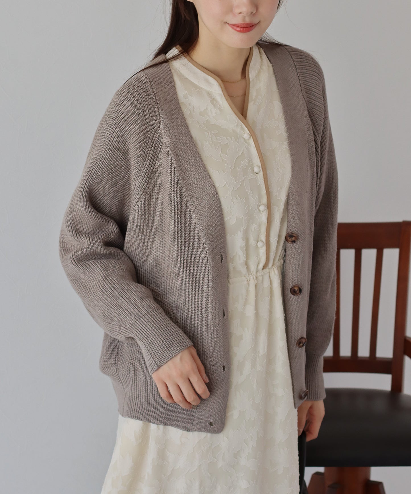 【SALE】なめらかざっくりVネックカーディガン