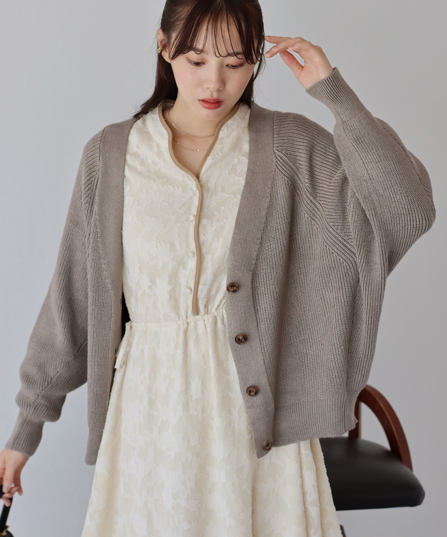 【SALE】なめらかざっくりVネックカーディガン