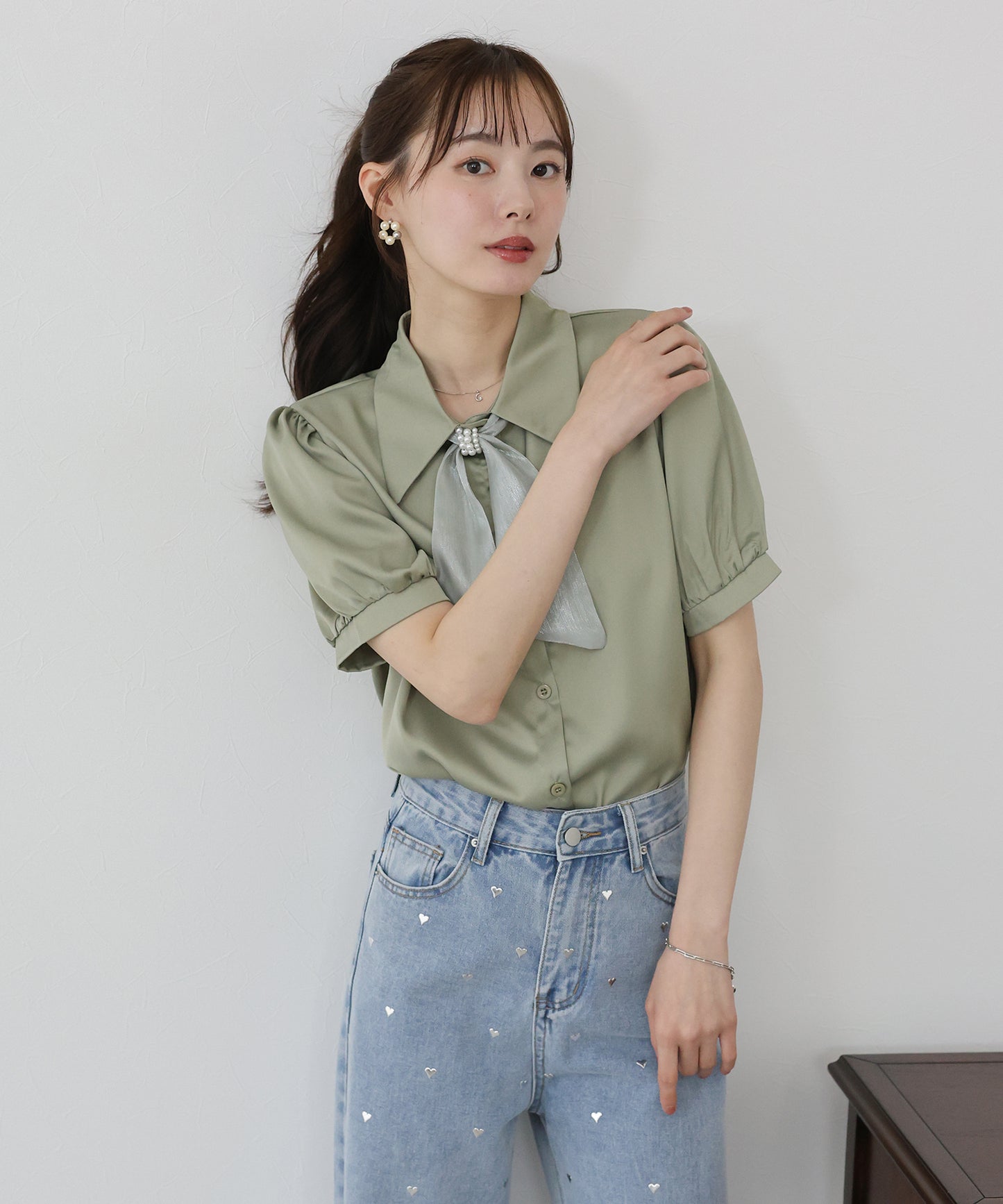 【新商品限定5%OFF(木)】半袖パールデザインブラウス【ネコポス】