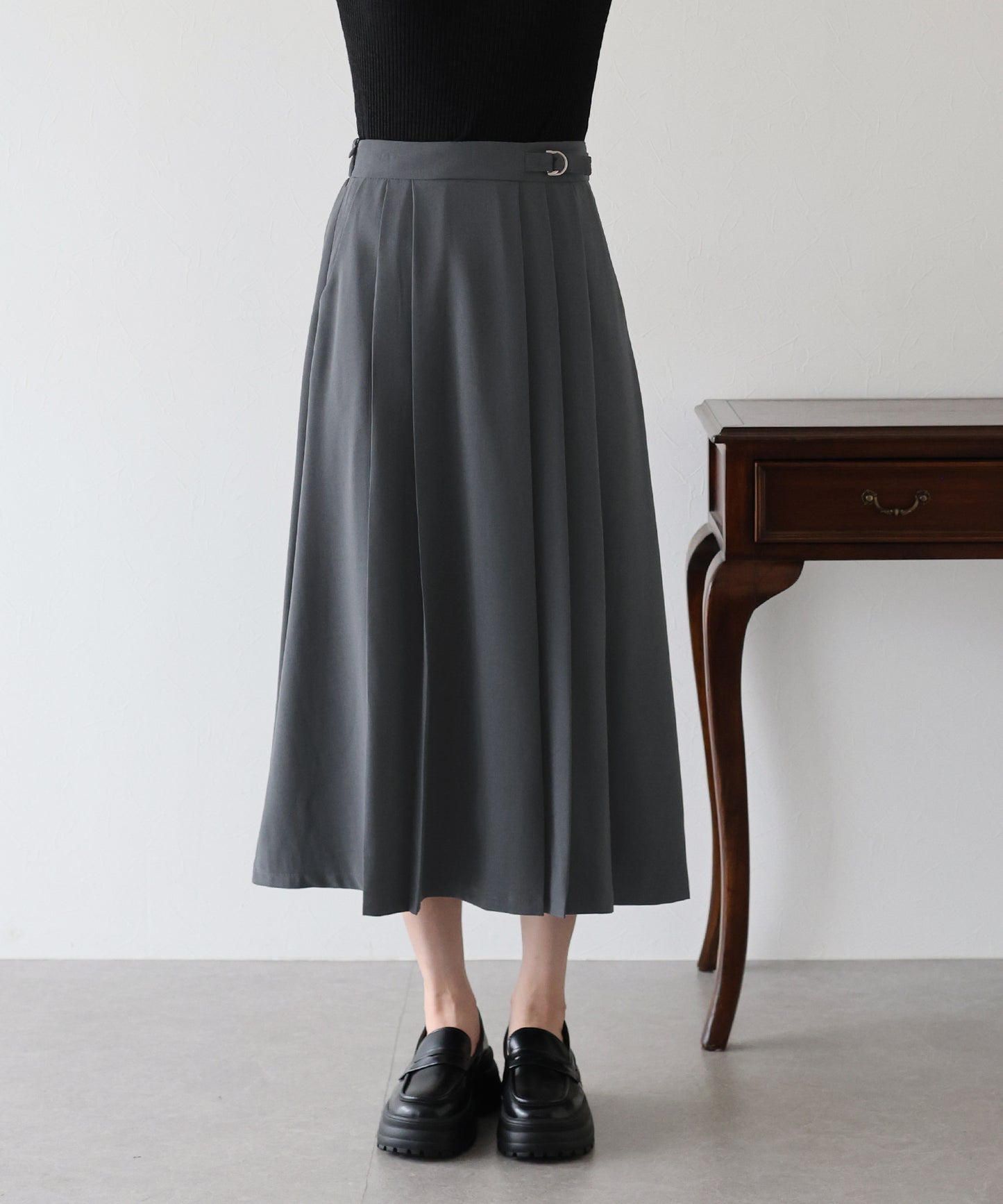 サイドベルトプリーツスカート