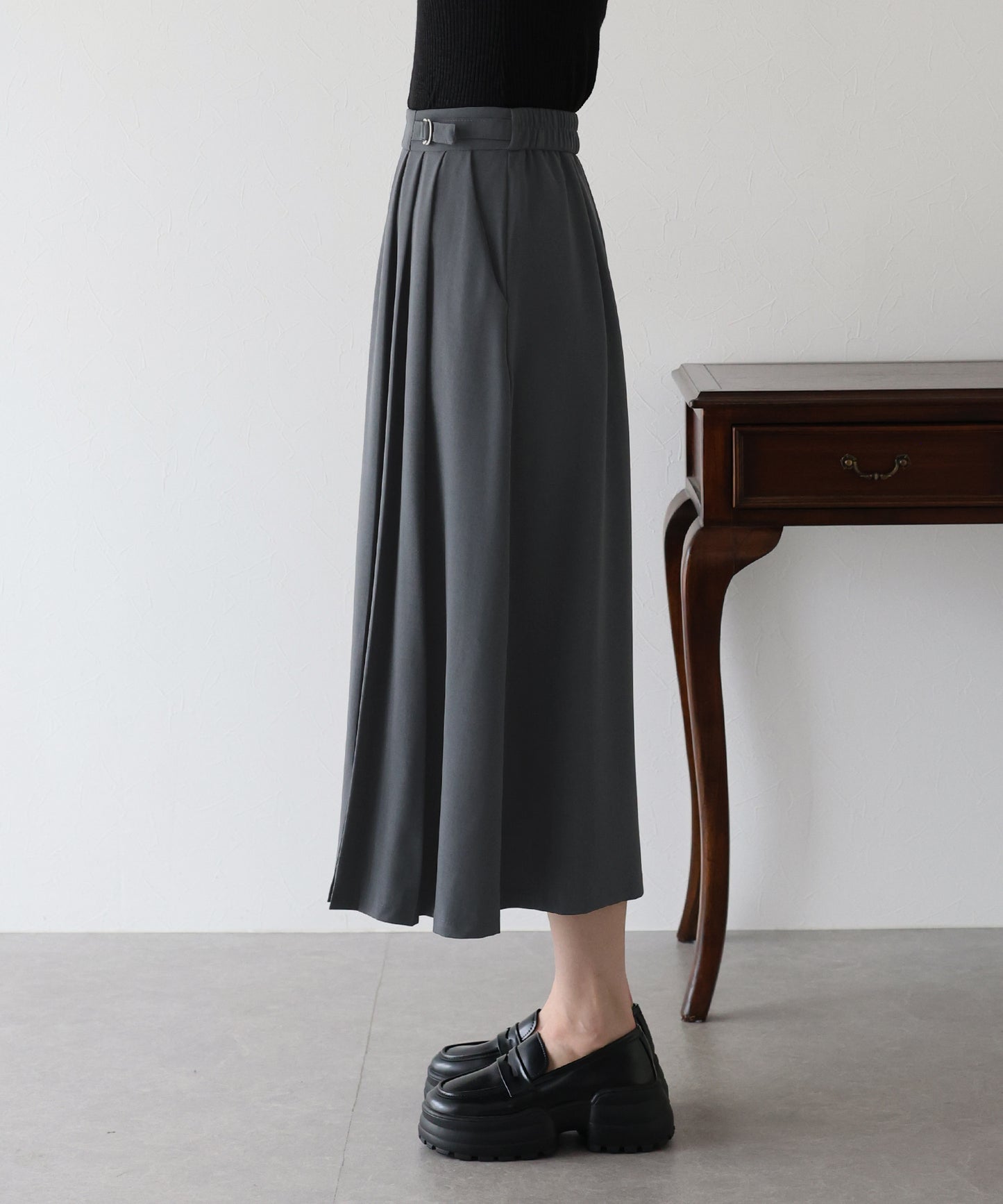 サイドベルトプリーツスカート