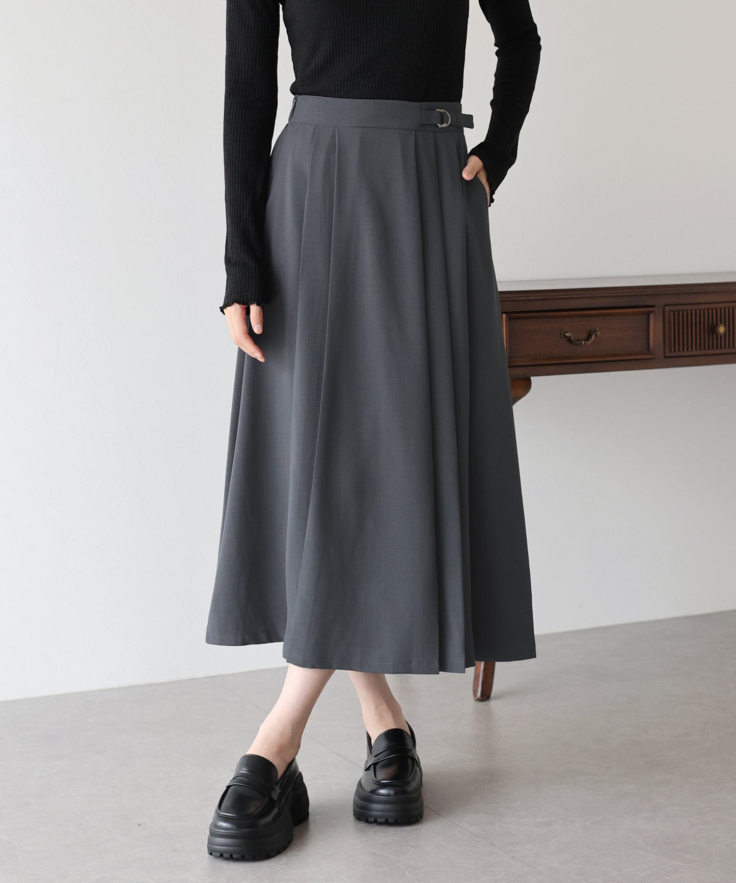 サイドベルトプリーツスカート