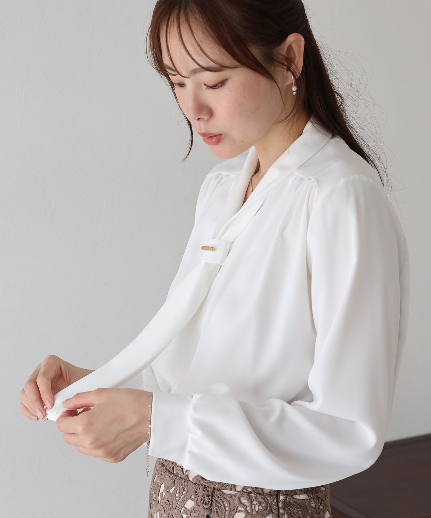 【早割5%OFF】メタルバー付きボウタイブラウス【ネコポス】