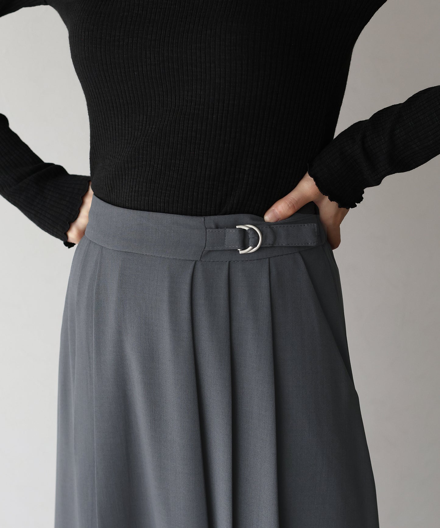 サイドベルトプリーツスカート