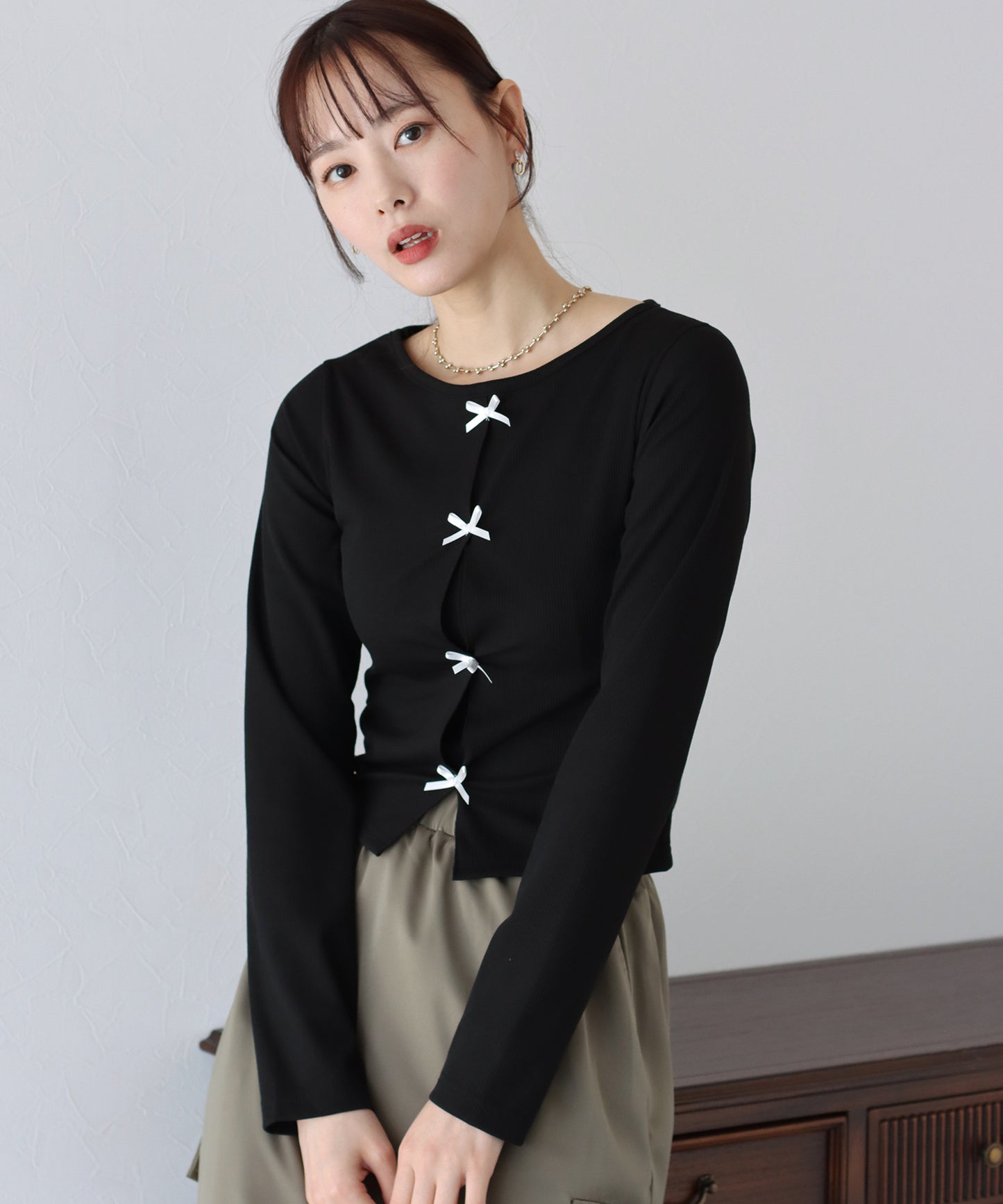 【SALE】ミニリボン付きホールデザインカットソー【ネコポス】