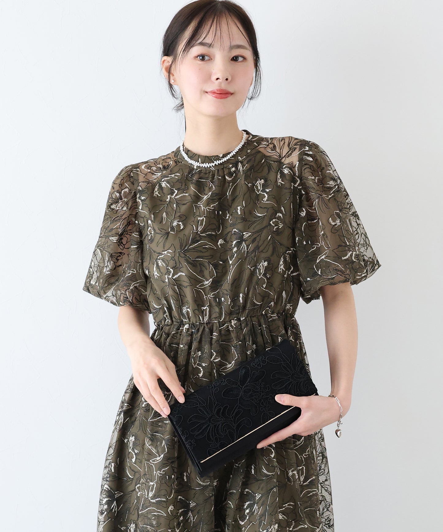 刺繍レースクラッチバッグ