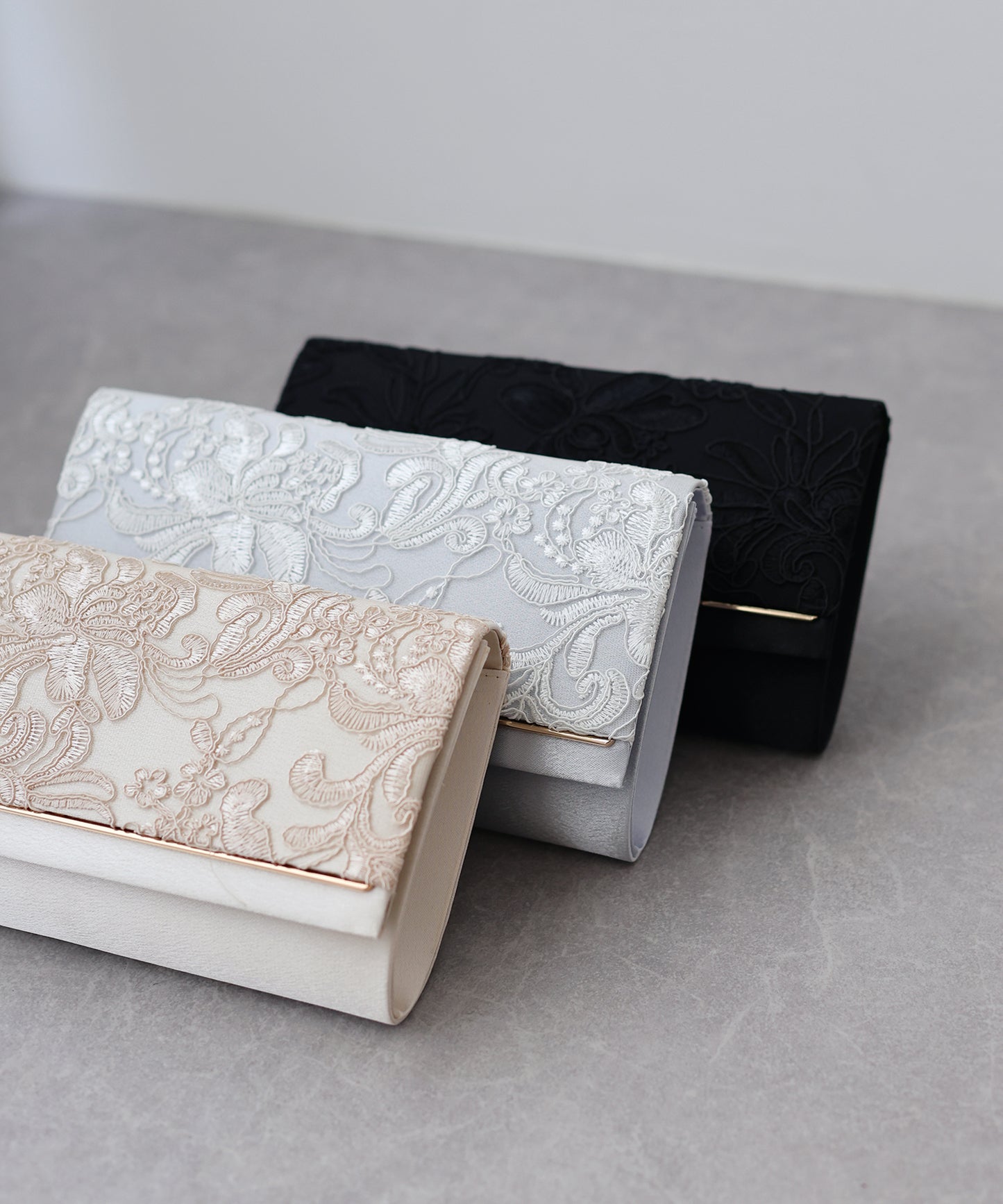 刺繍レースクラッチバッグ