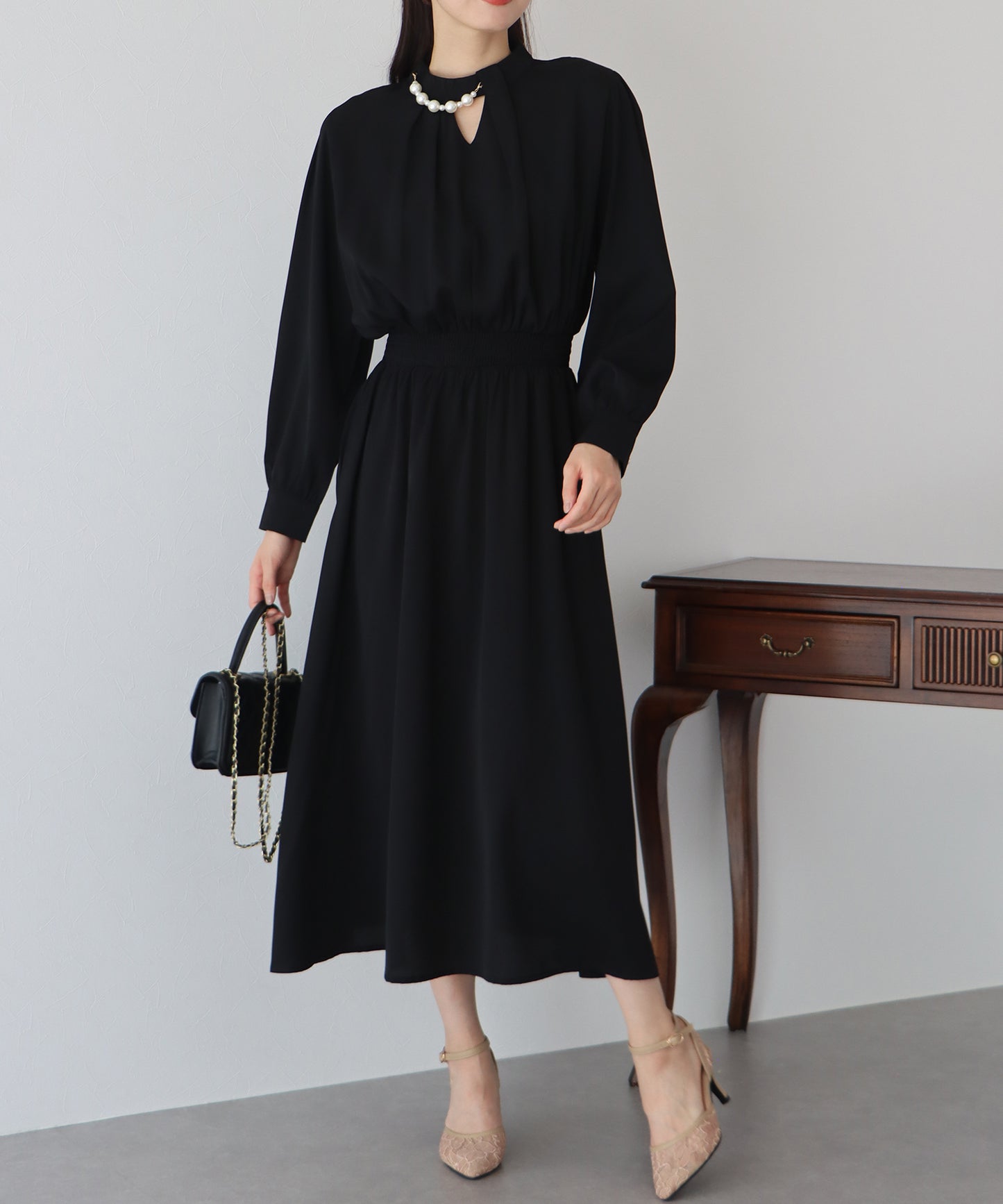 【SALE】パール付きスタンドカラーワンピース