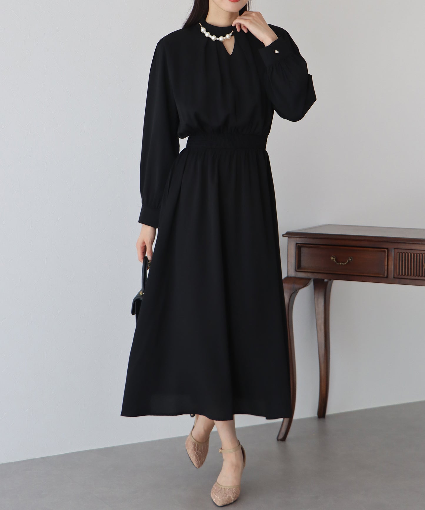 【SALE】パール付きスタンドカラーワンピース