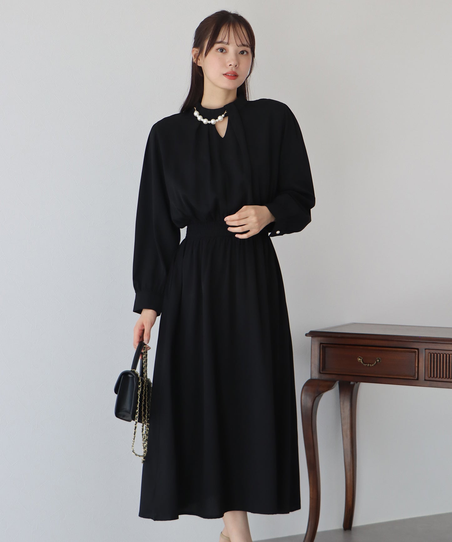 【SALE】パール付きスタンドカラーワンピース