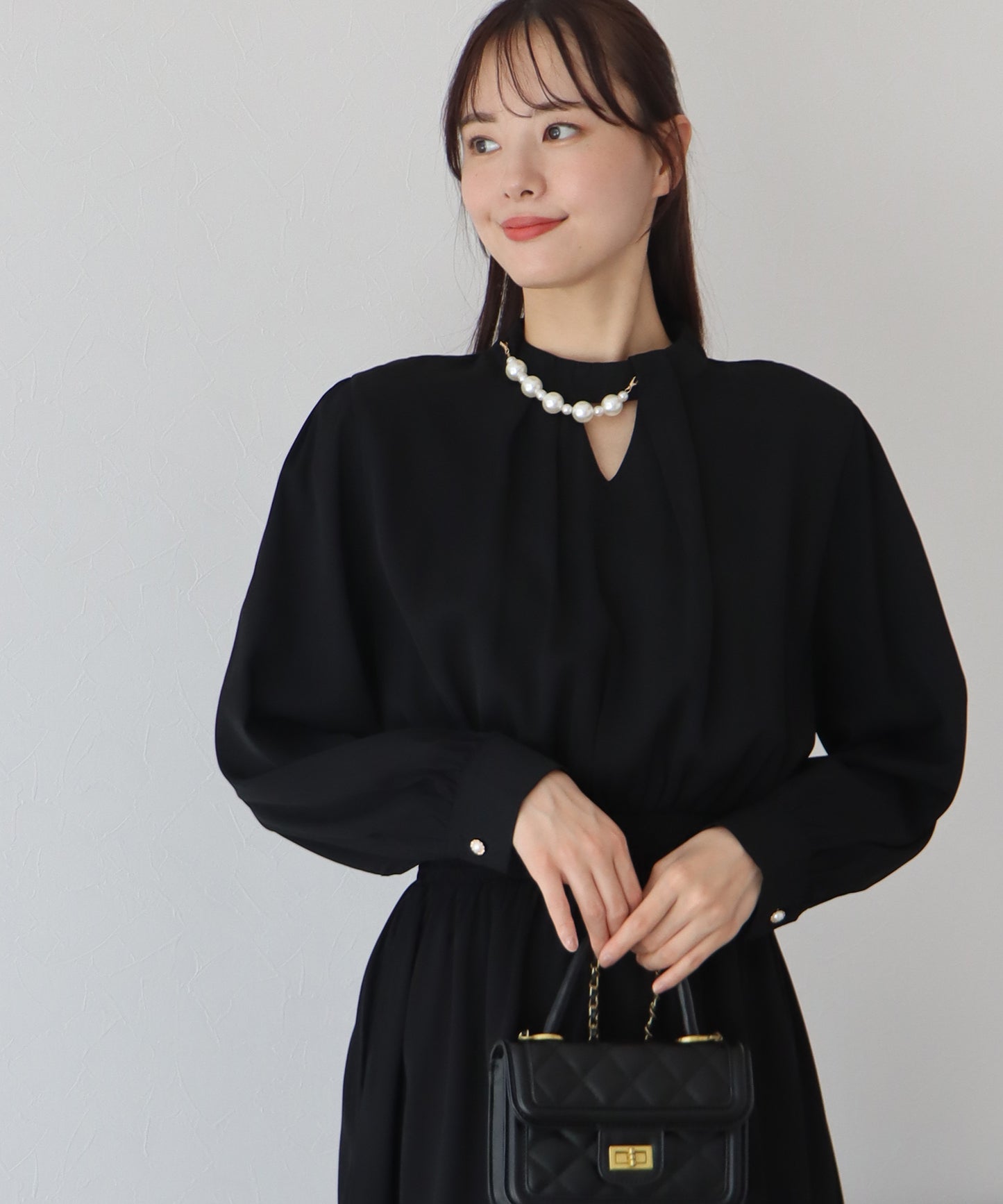 【SALE】パール付きスタンドカラーワンピース
