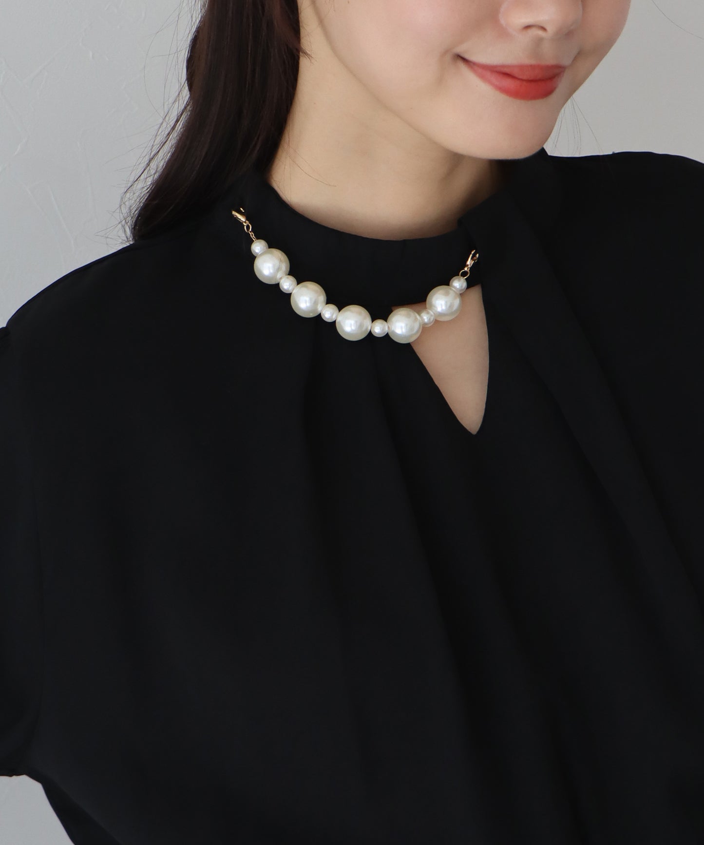 【SALE】パール付きスタンドカラーワンピース