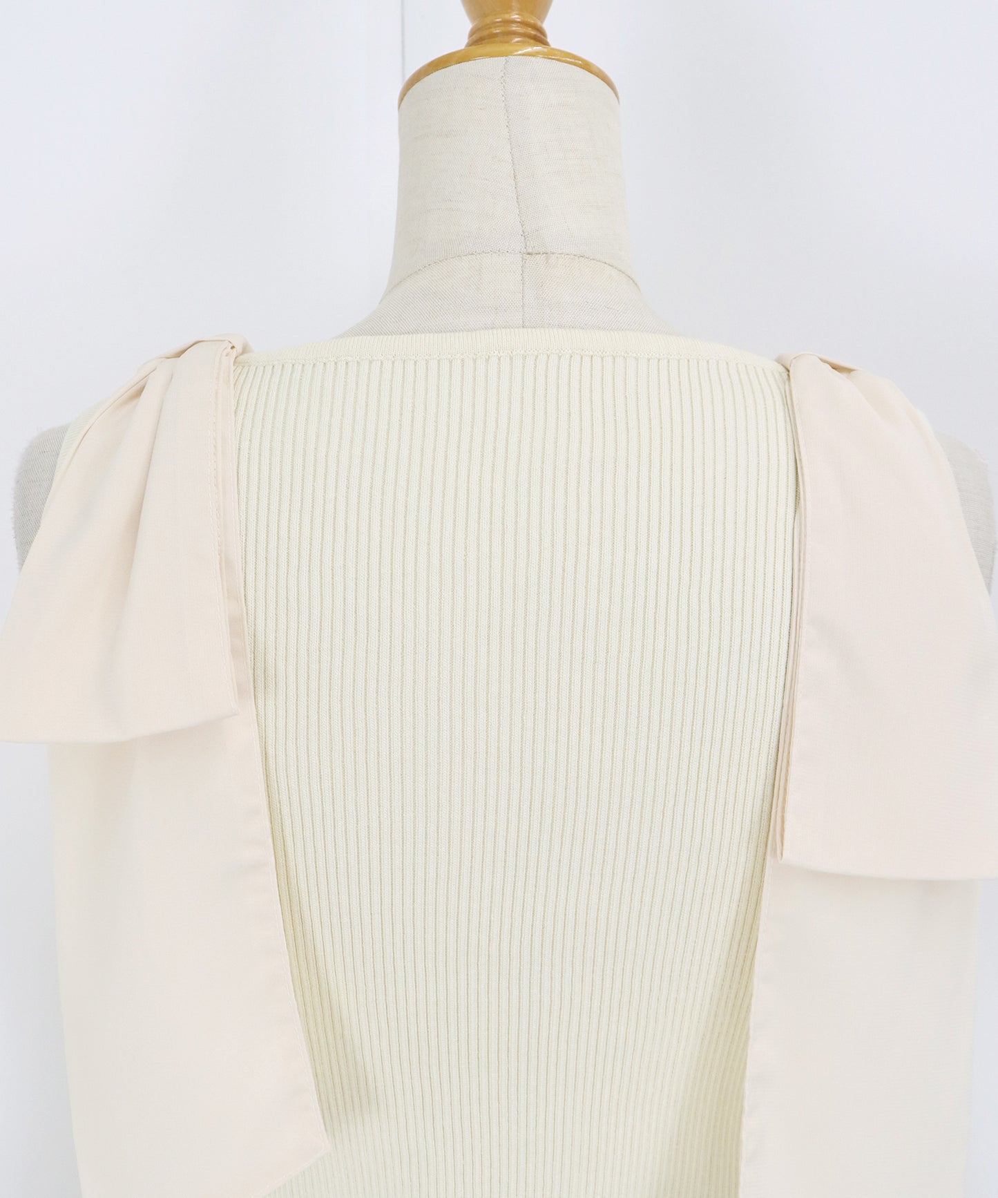 【SALE】ショルダーリボンノースリリブニット