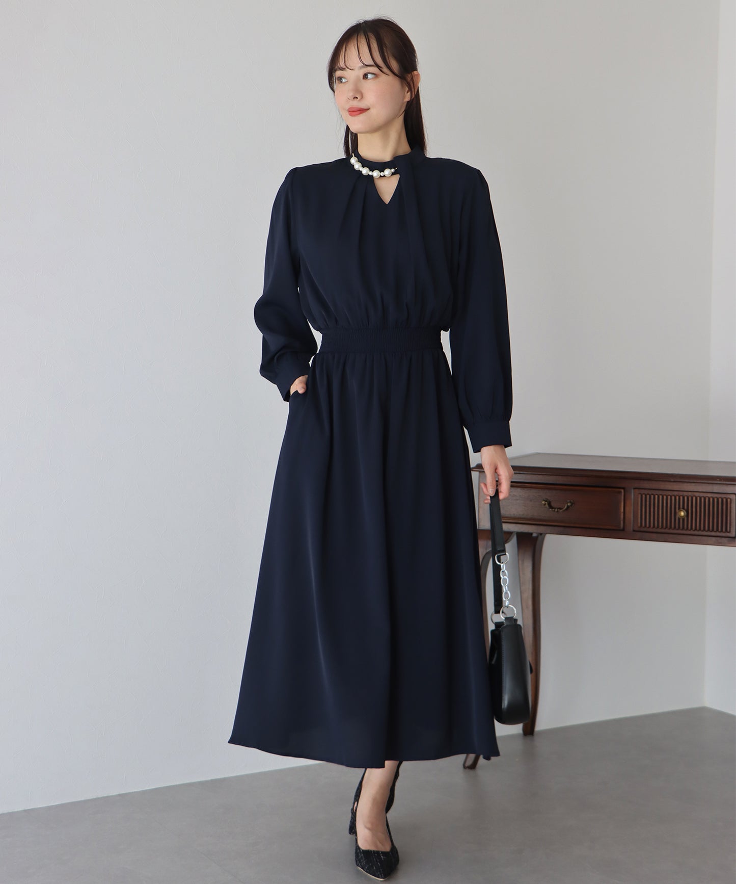 【SALE】パール付きスタンドカラーワンピース