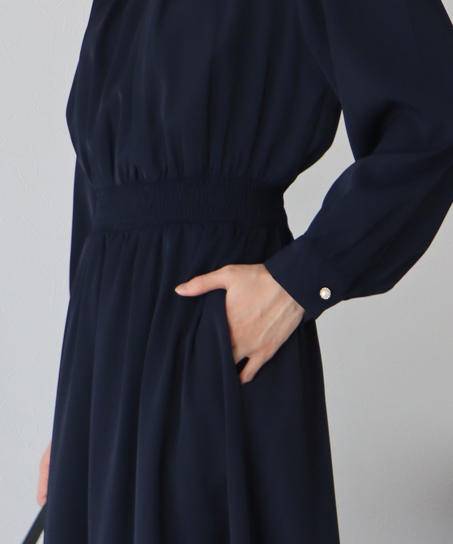 【SALE】パール付きスタンドカラーワンピース