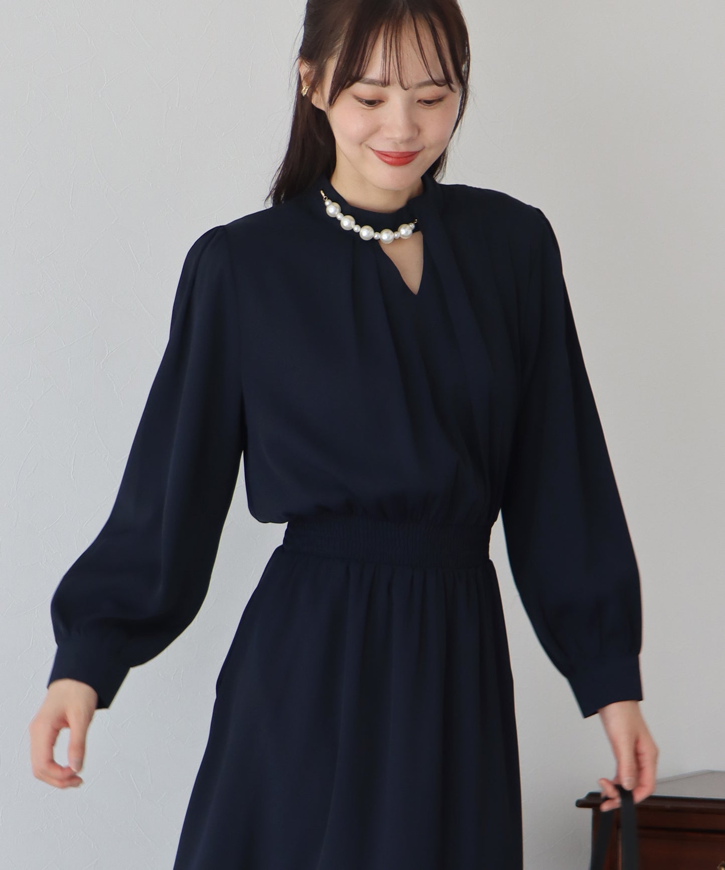 【SALE】パール付きスタンドカラーワンピース