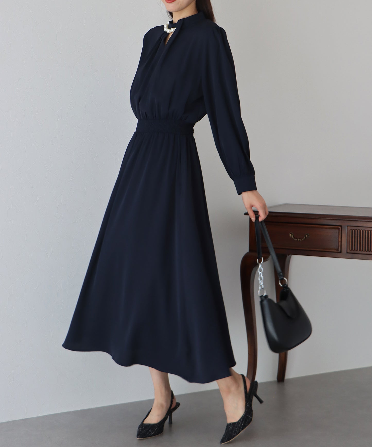 【SALE】パール付きスタンドカラーワンピース