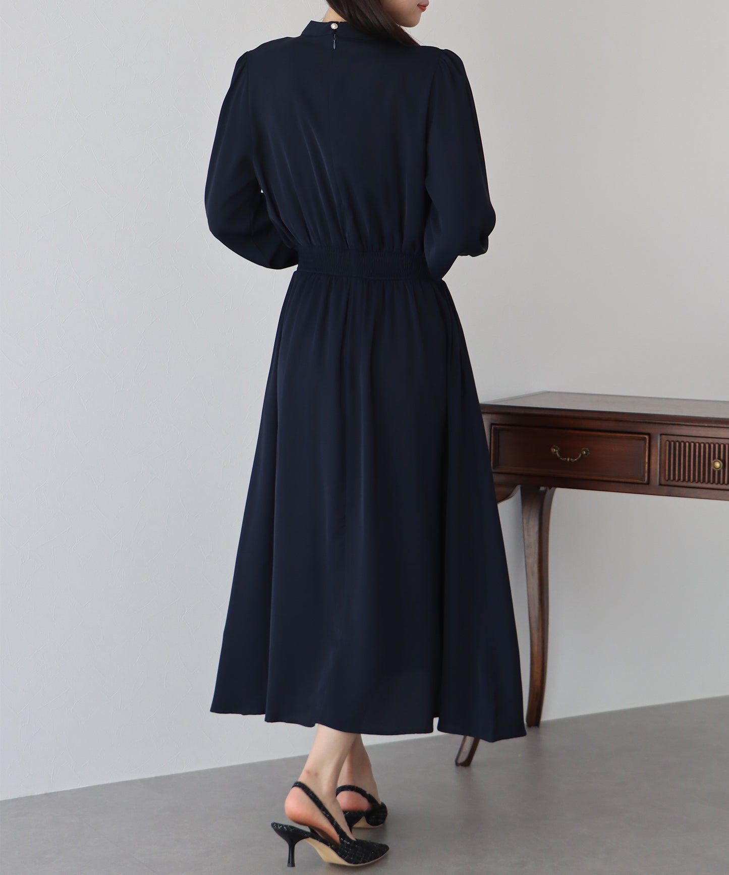 【SALE】パール付きスタンドカラーワンピース