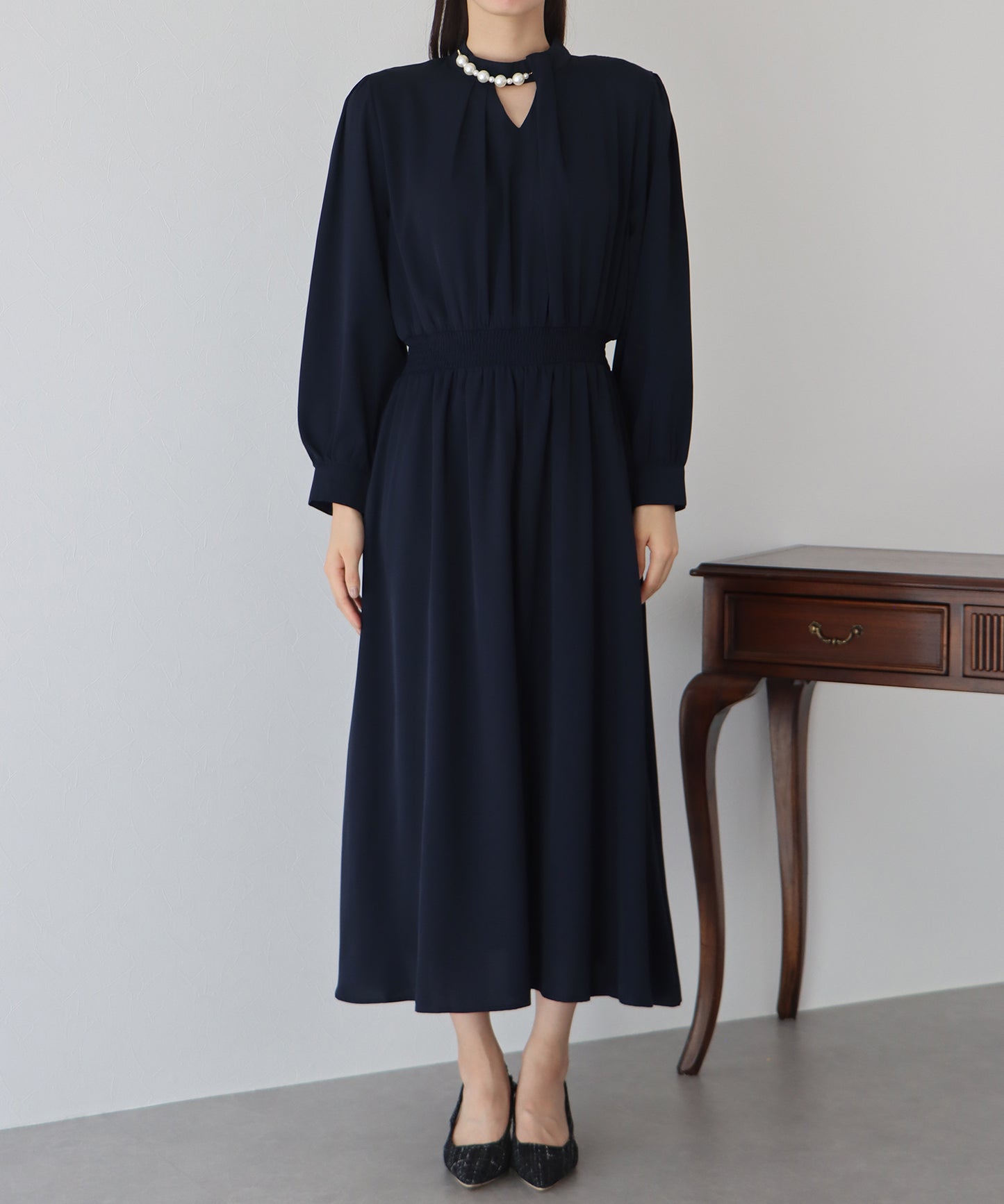 【SALE】パール付きスタンドカラーワンピース