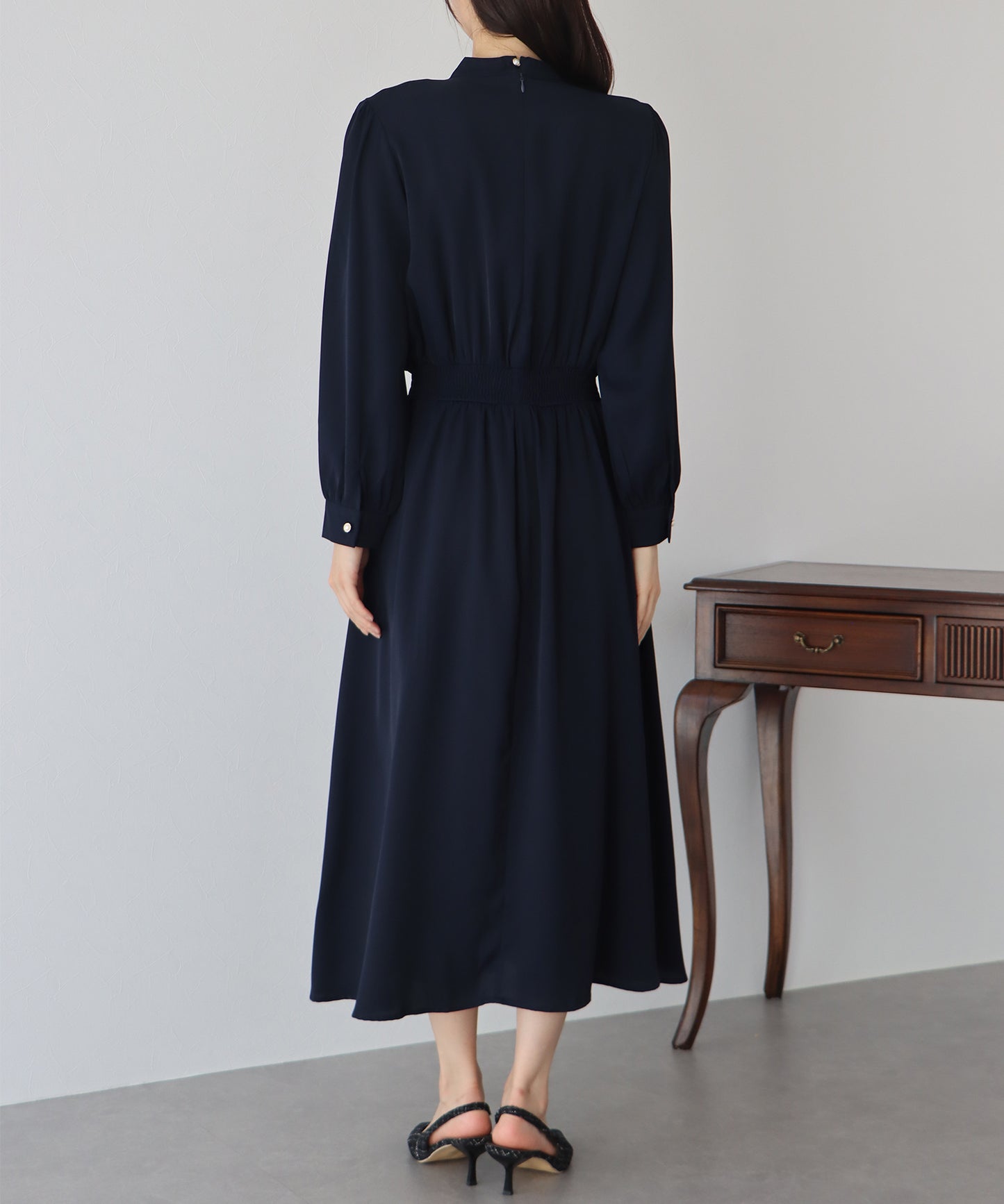 【SALE】パール付きスタンドカラーワンピース