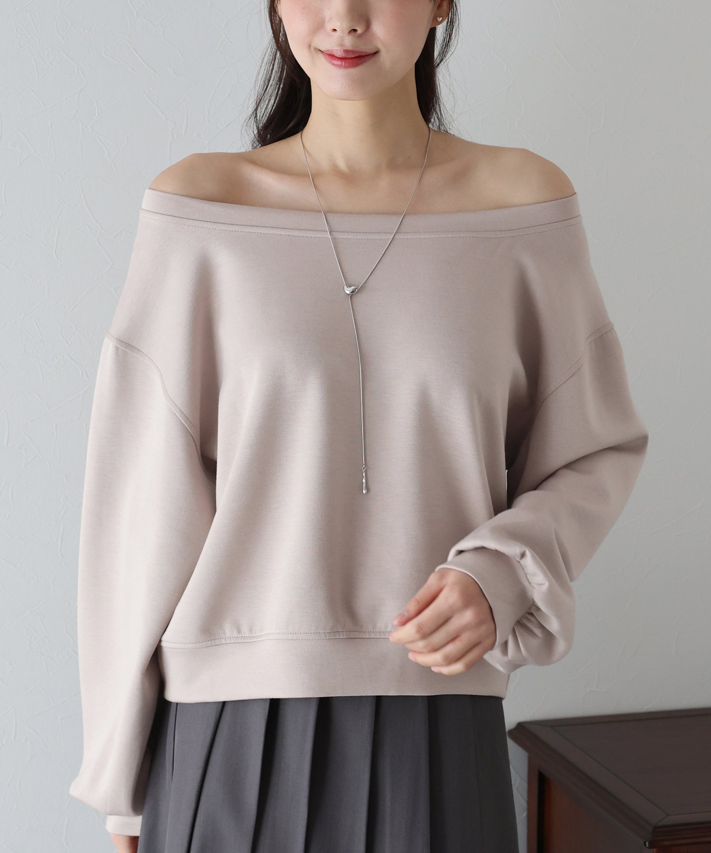 【SALE】オフショルダースウェット