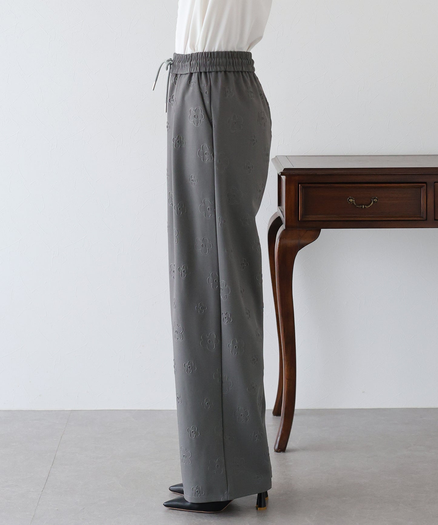 【SALE】フラワーエンボスワイドパンツ