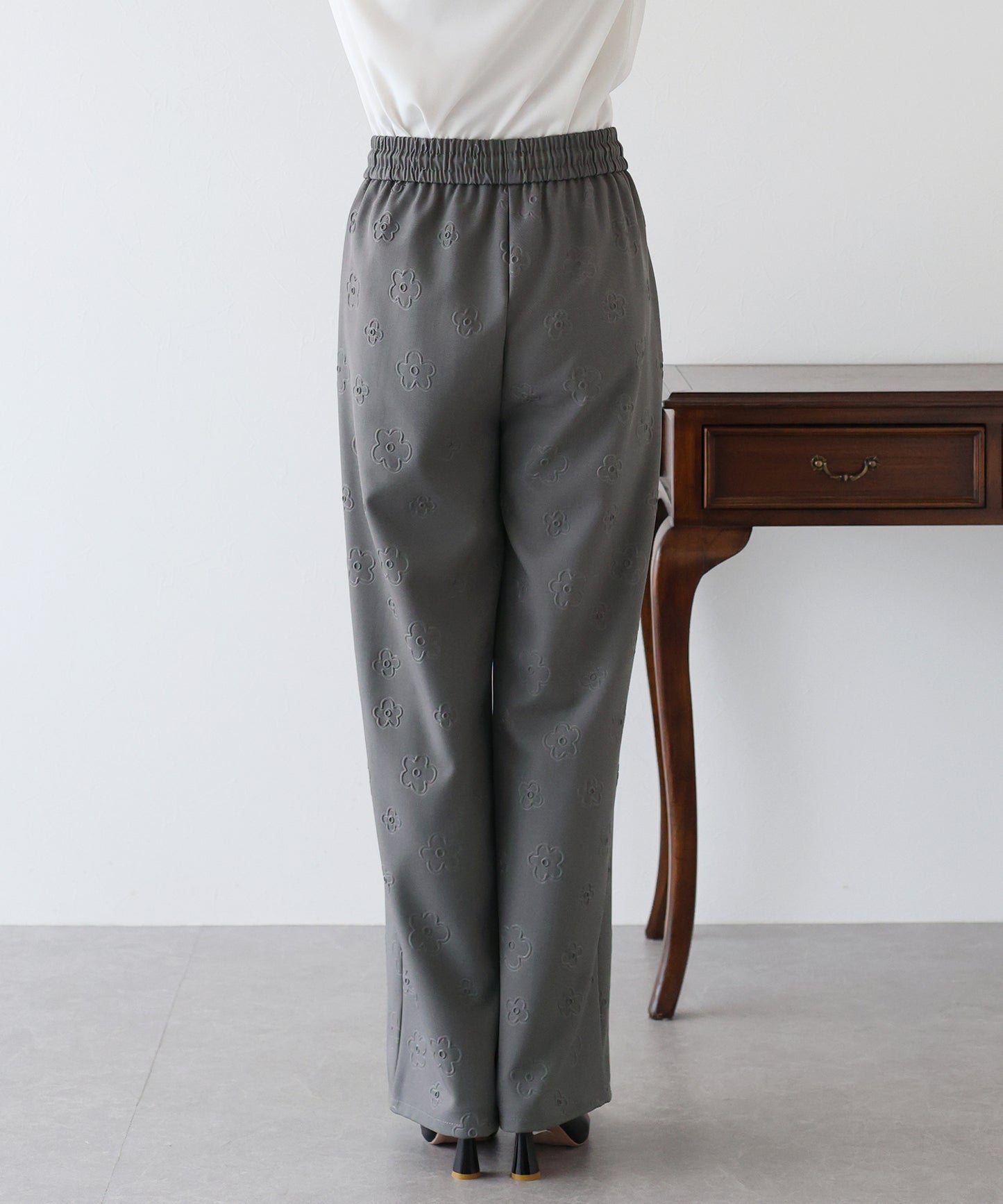 【SALE】フラワーエンボスワイドパンツ