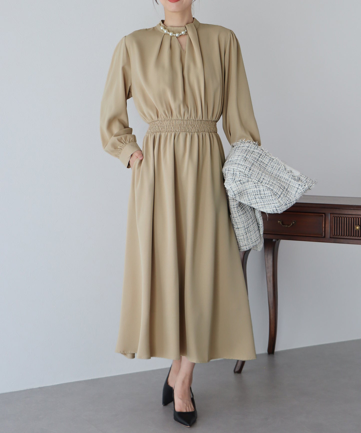 【SALE】パール付きスタンドカラーワンピース