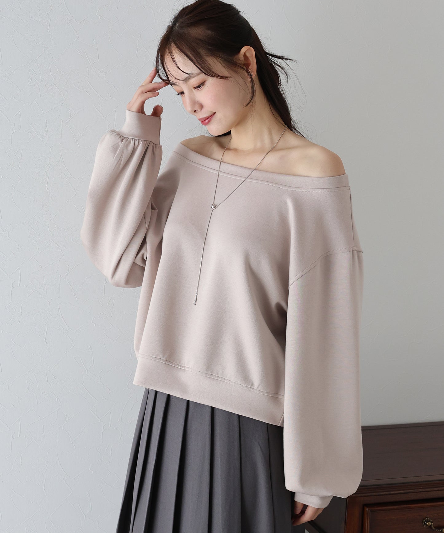 【SALE】オフショルダースウェット