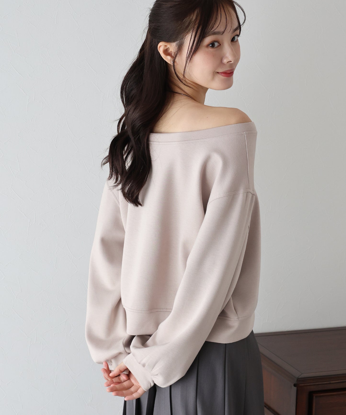 【SALE】オフショルダースウェット