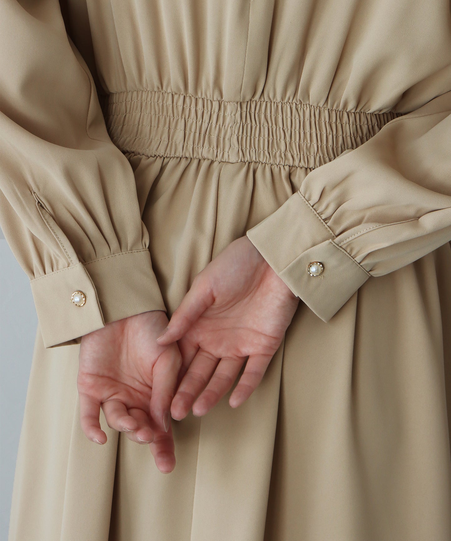 【SALE】パール付きスタンドカラーワンピース