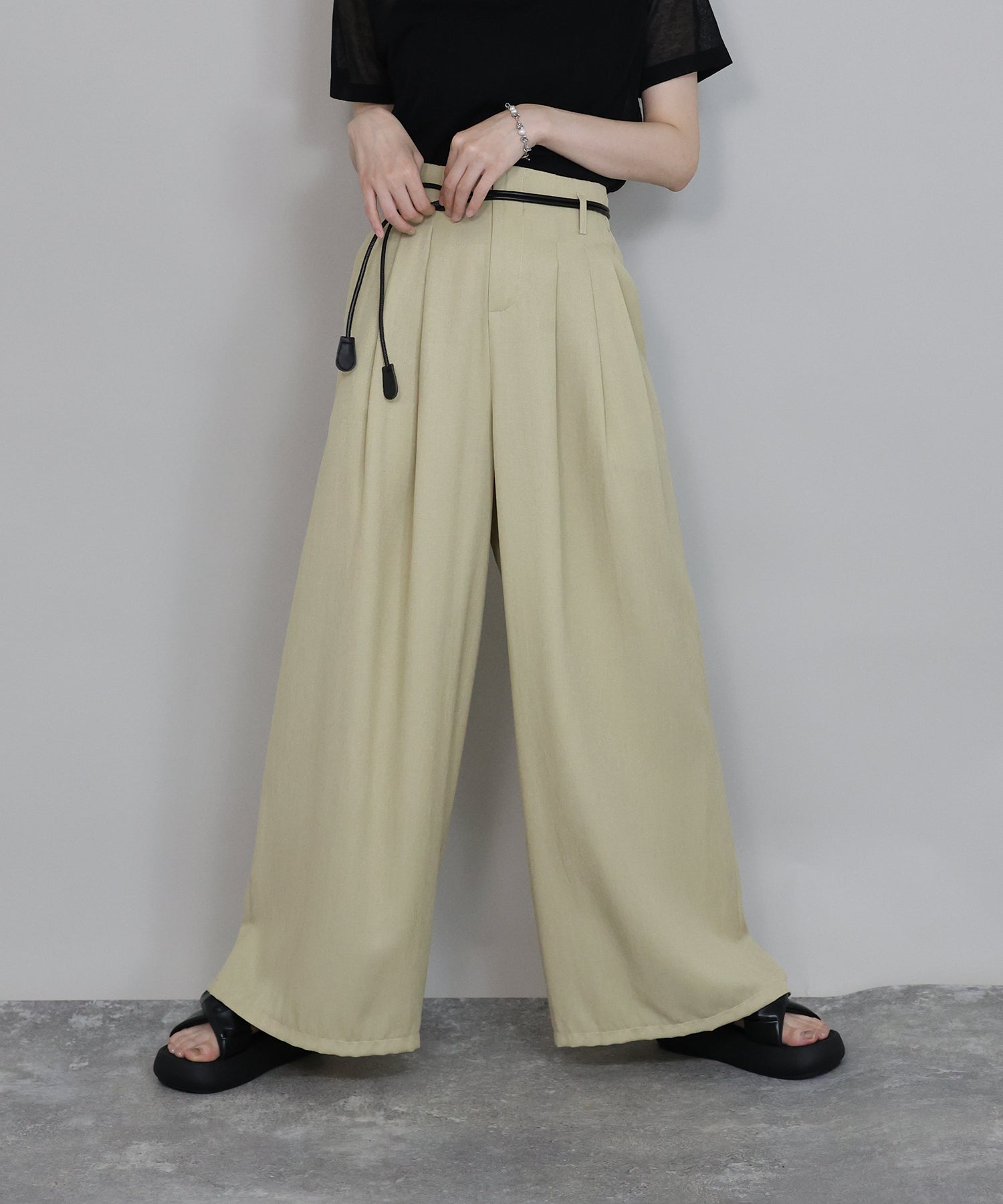 dauerbrenner Karottenhose 紐パンツ dauerbrenner Karottenhose 紐パンツ Edwina Hoerl エドウィナ