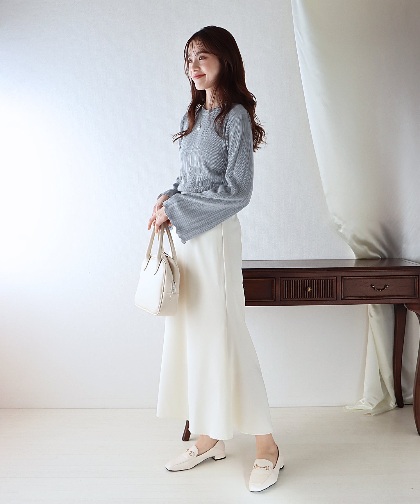플레어 슬리브 랜덤 플리츠 멜로 블라우스
