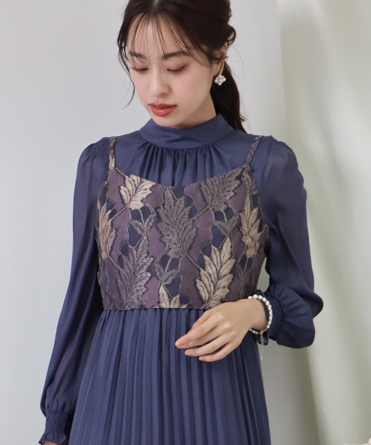 【TIME SALE】刺繍風レースビスチェ×ボトルネックプリーツドレス