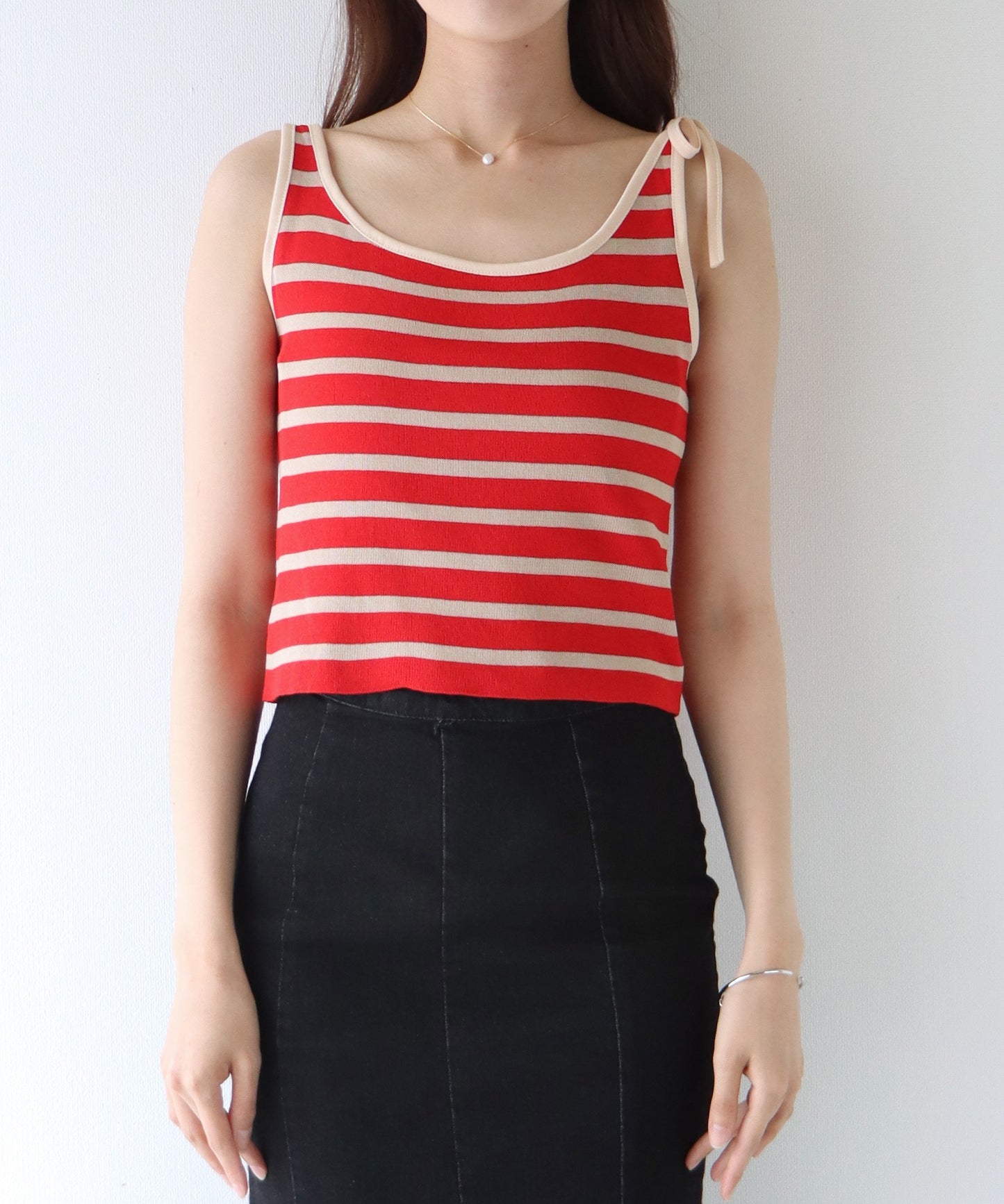 어깨 리본 테두리 캐미솔