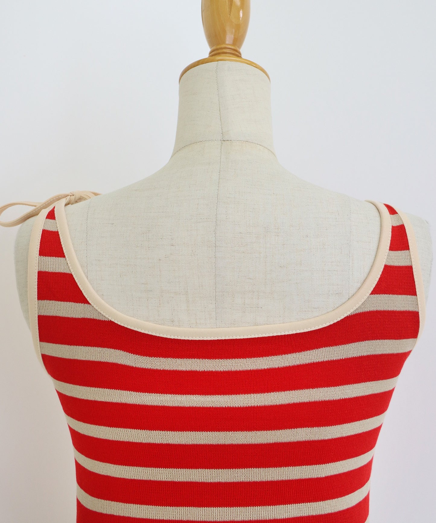 어깨 리본 테두리 캐미솔