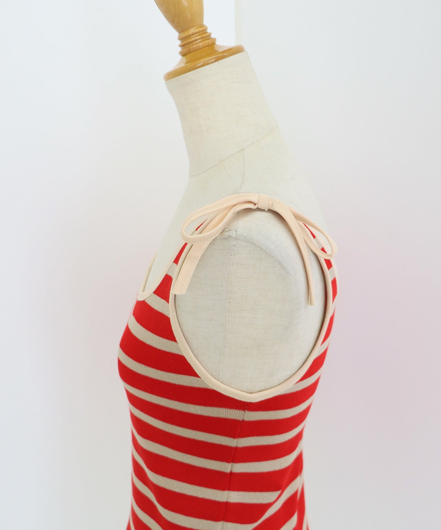 어깨 리본 테두리 캐미솔