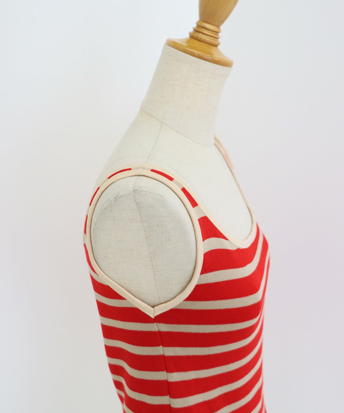 어깨 리본 테두리 캐미솔