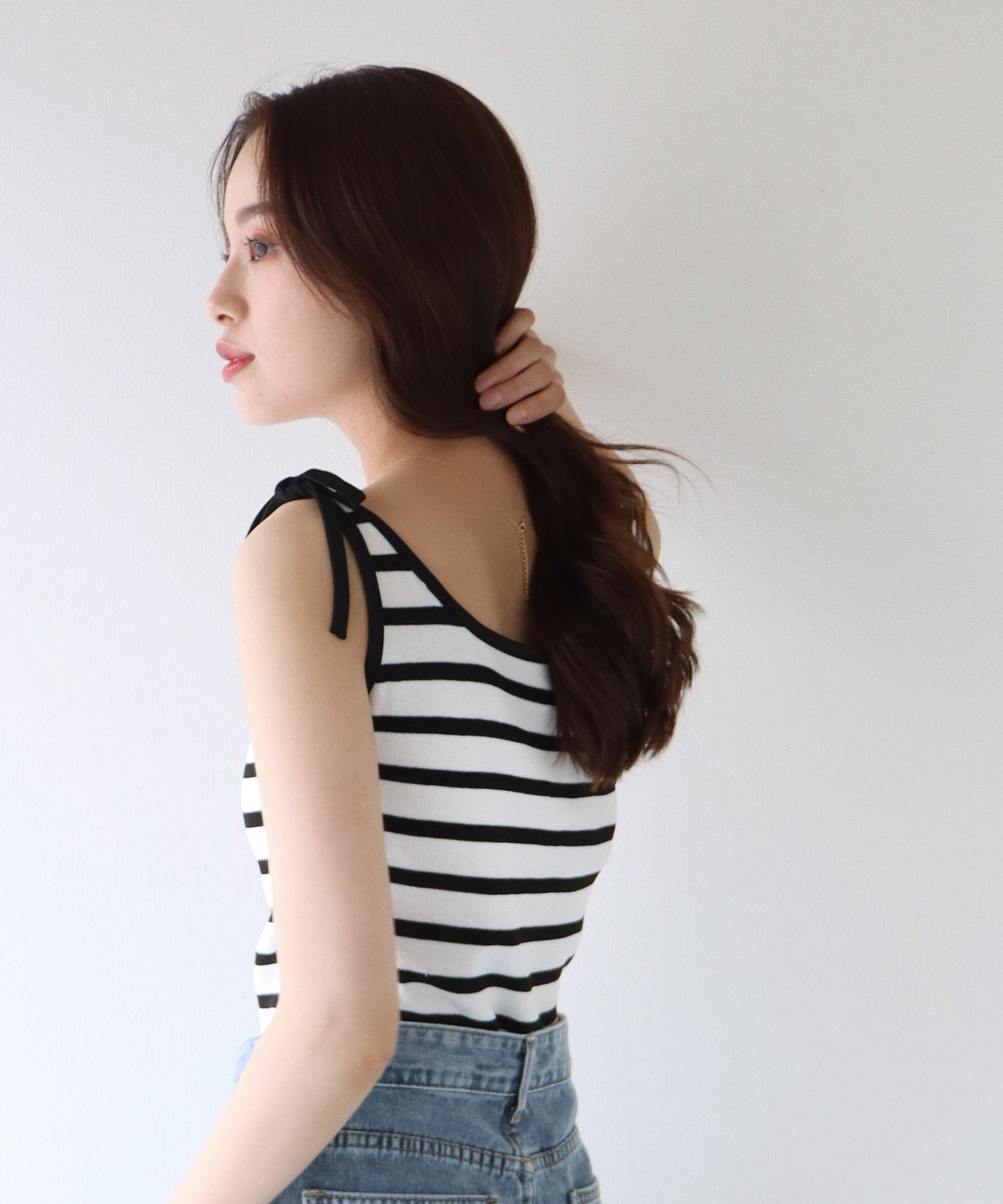 어깨 리본 테두리 캐미솔