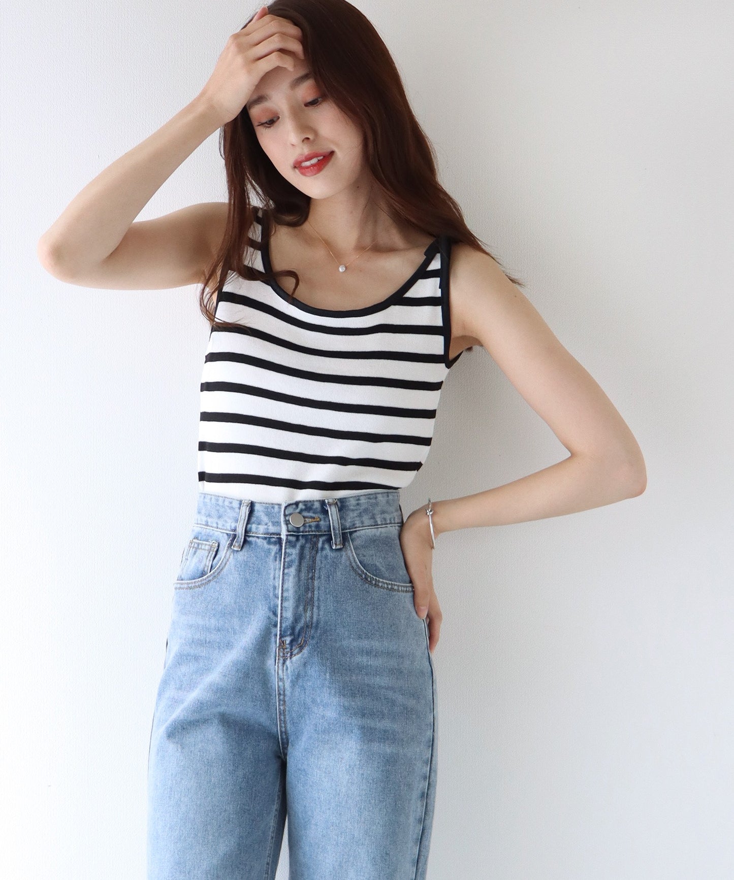 어깨 리본 테두리 캐미솔