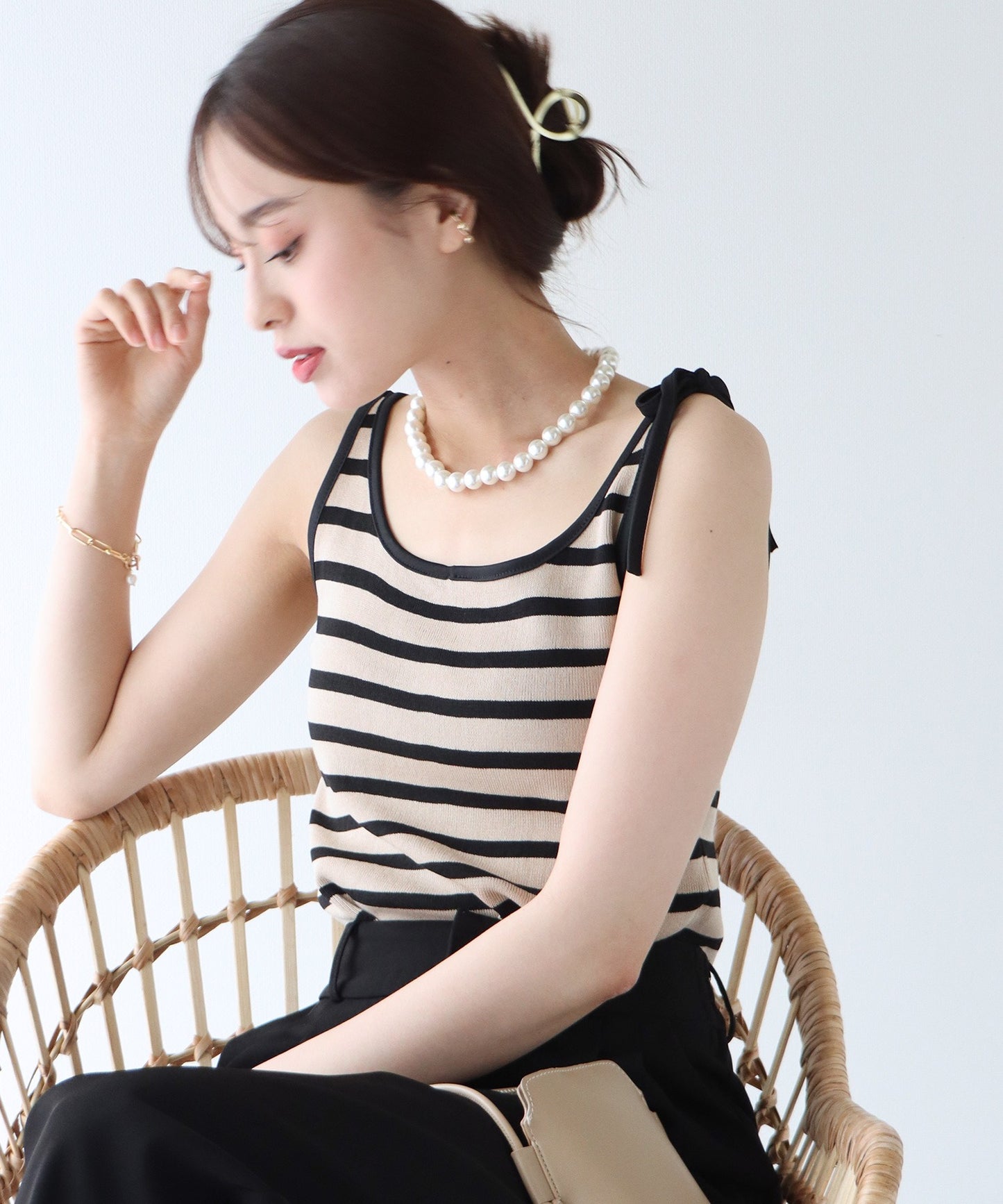 어깨 리본 테두리 캐미솔