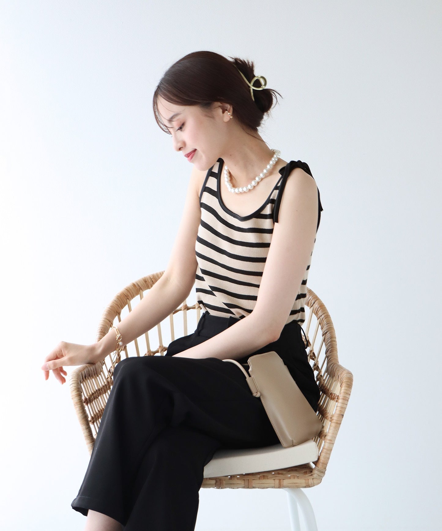 어깨 리본 테두리 캐미솔