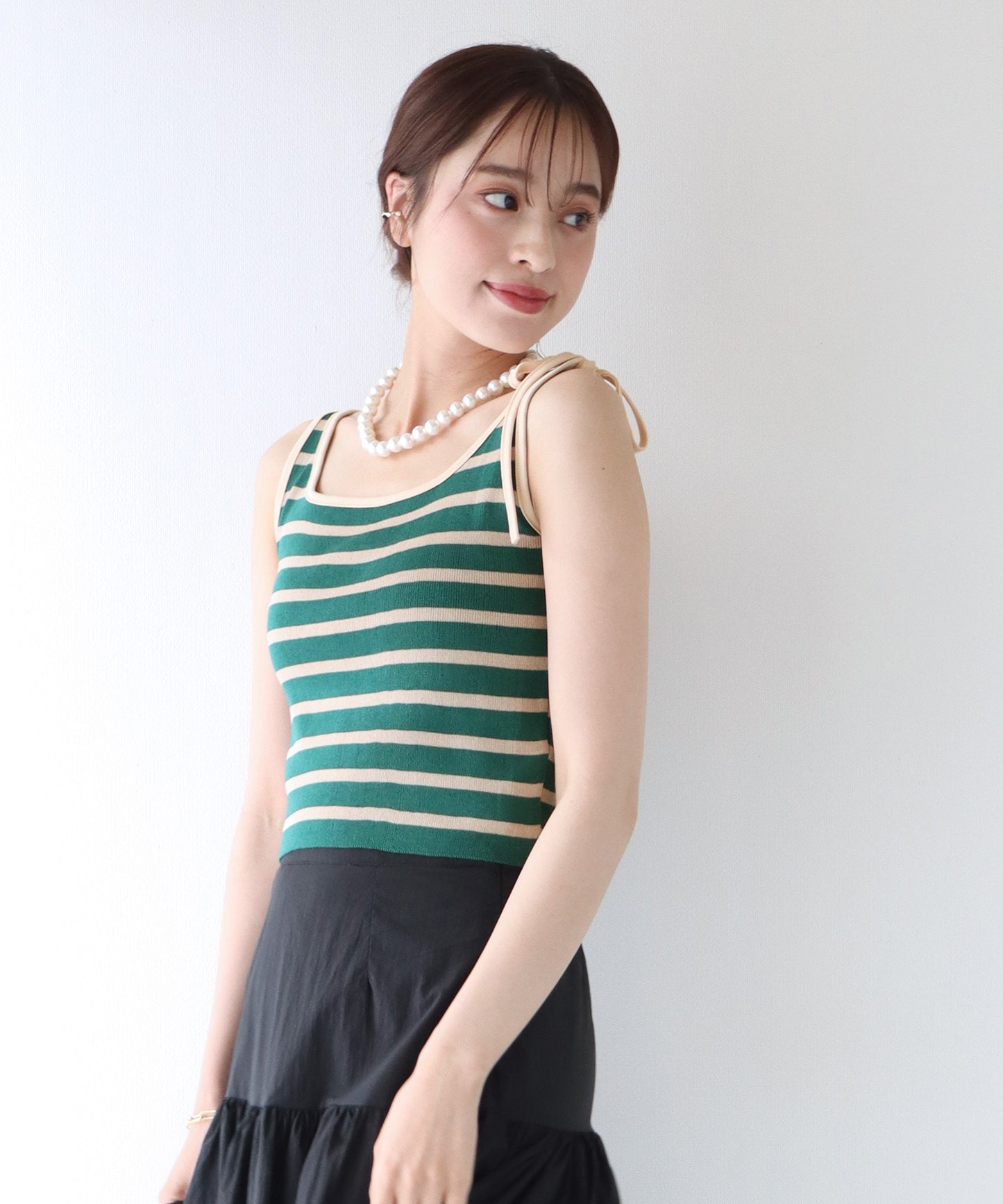 어깨 리본 테두리 캐미솔