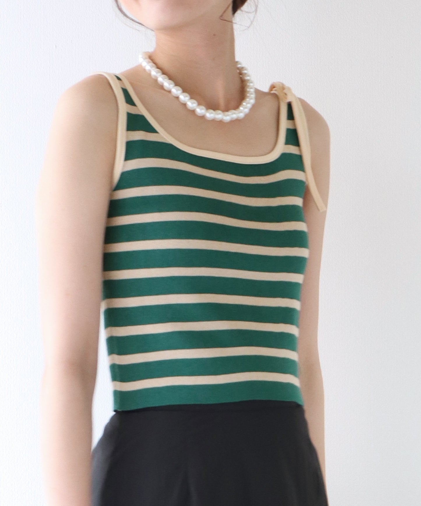 어깨 리본 테두리 캐미솔