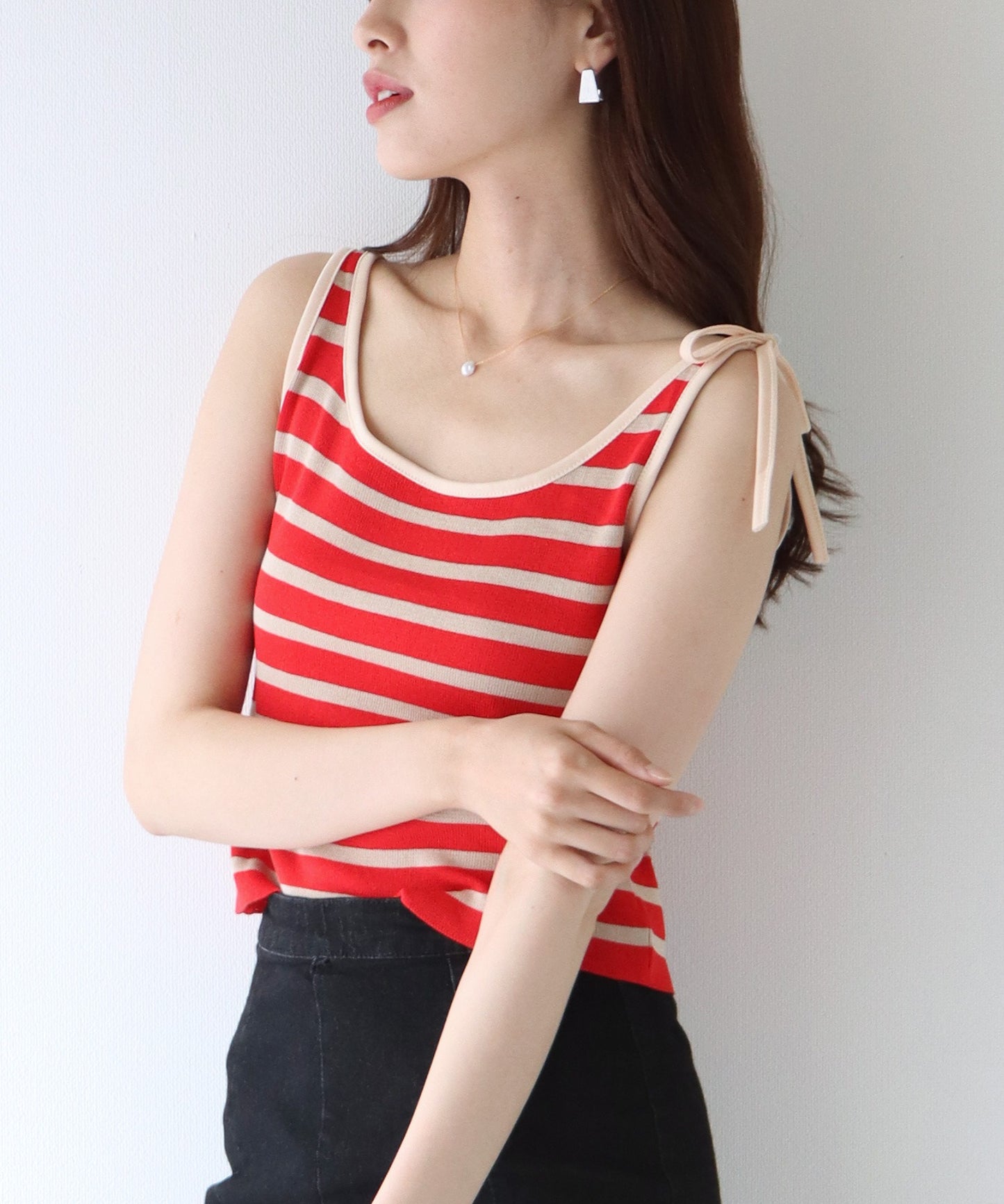 어깨 리본 테두리 캐미솔